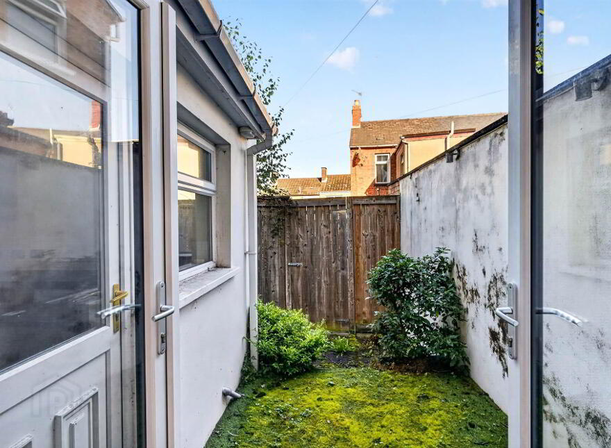 92 Downshire Road, Holywood, BT18 9LY