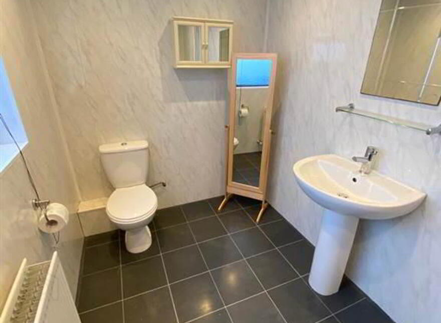 112 Avoniel Road, Belfast, BT5 4SG