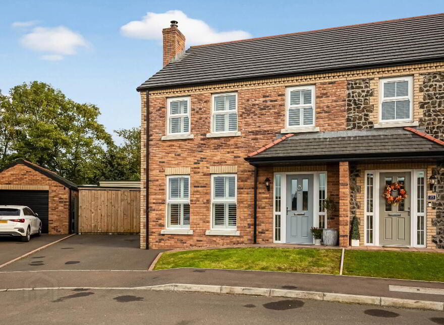 27 Wellington Park View, Maghaberry, Lisburn, BT67 0XS