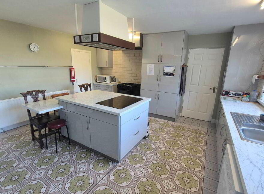 Tullamore Road, Birr, R42WP78