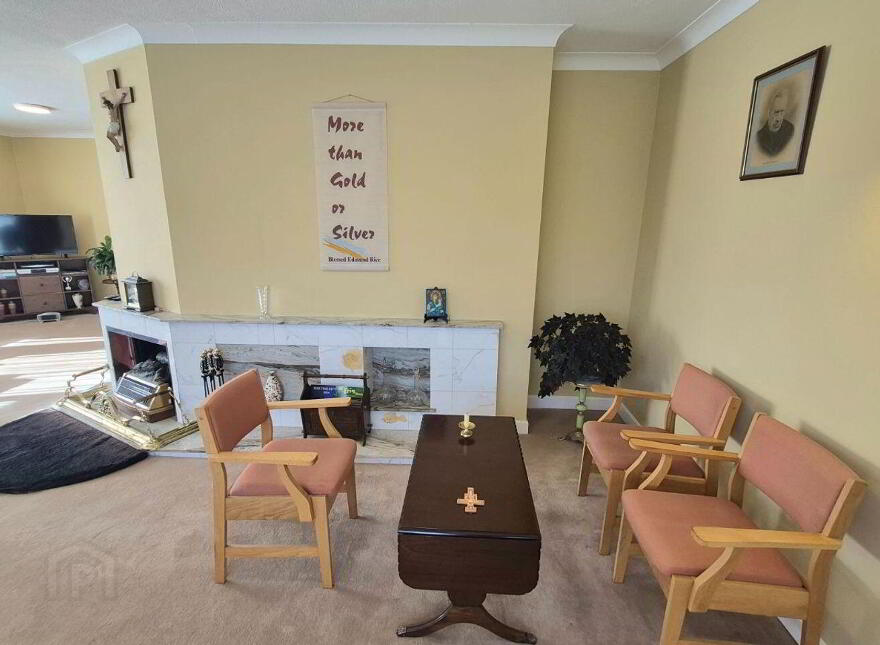 Tullamore Road, Birr, R42WP78