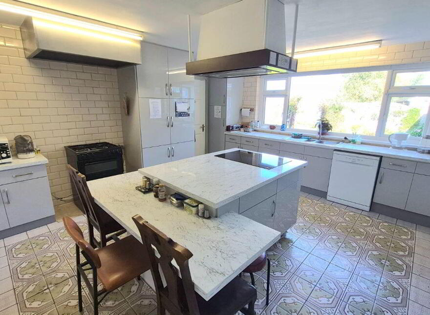 Tullamore Road, Birr, R42WP78