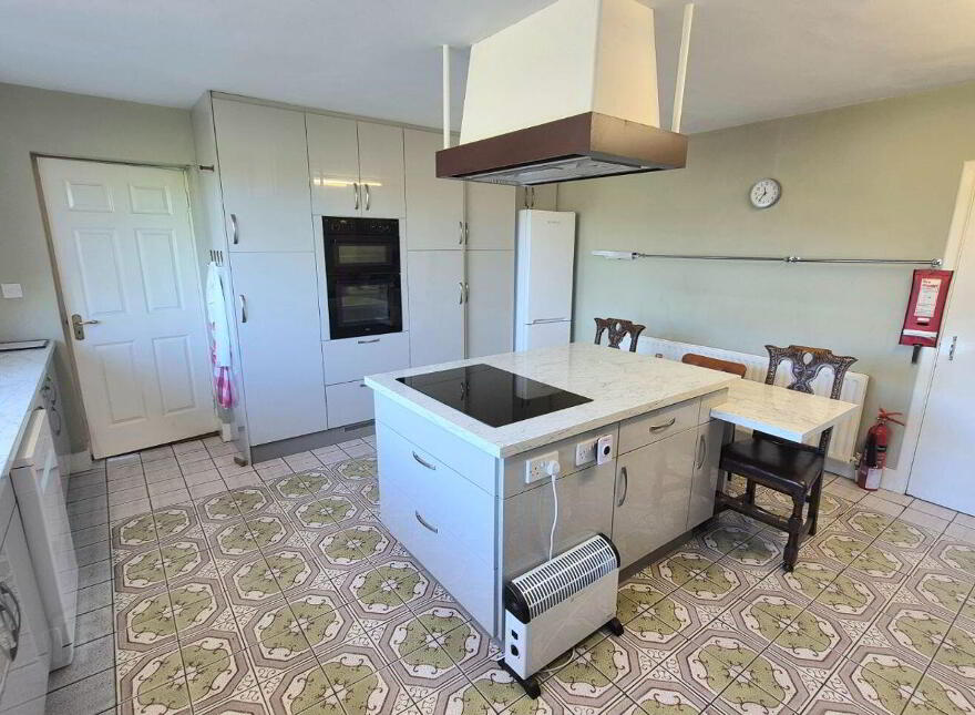 Tullamore Road, Birr, R42WP78