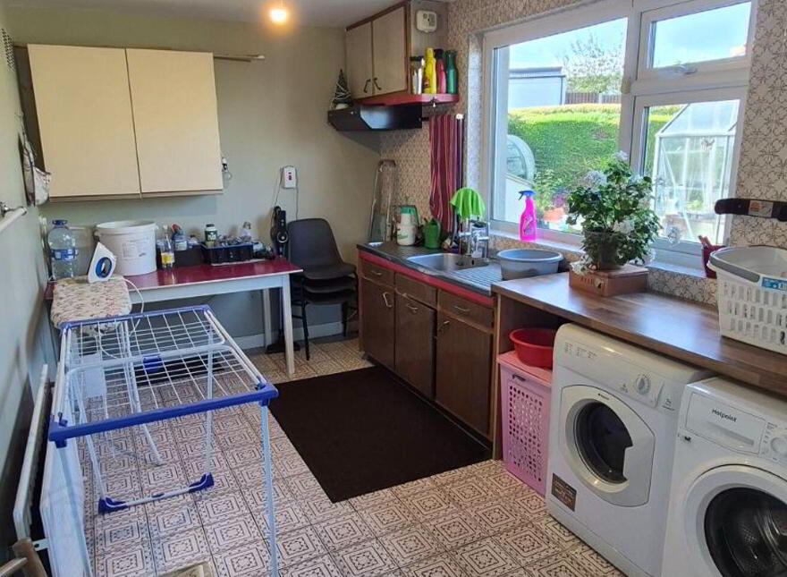 Tullamore Road, Birr, R42WP78
