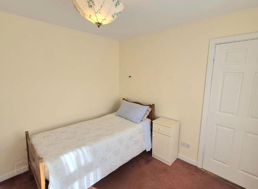 Tullamore Road, Birr, R42WP78