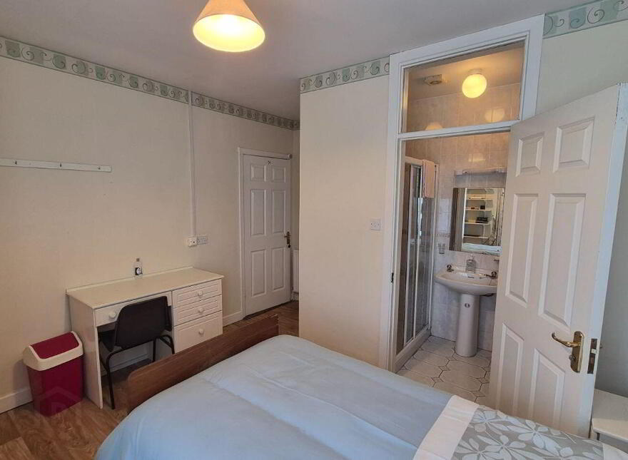 Tullamore Road, Birr, R42WP78