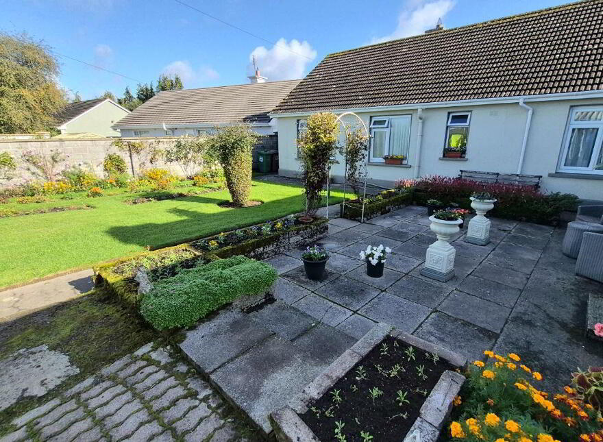 Tullamore Road, Birr, R42WP78