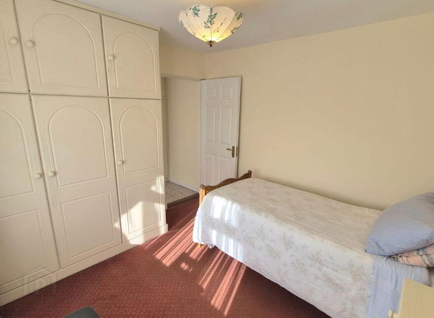 Tullamore Road, Birr, R42WP78