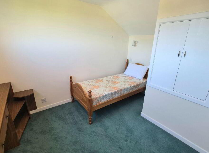 Tullamore Road, Birr, R42WP78