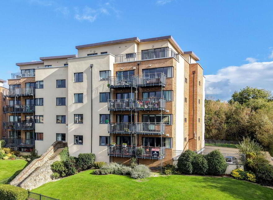 61 The Crescent, Carrickmines Manor, Carrickmines, D18Y567