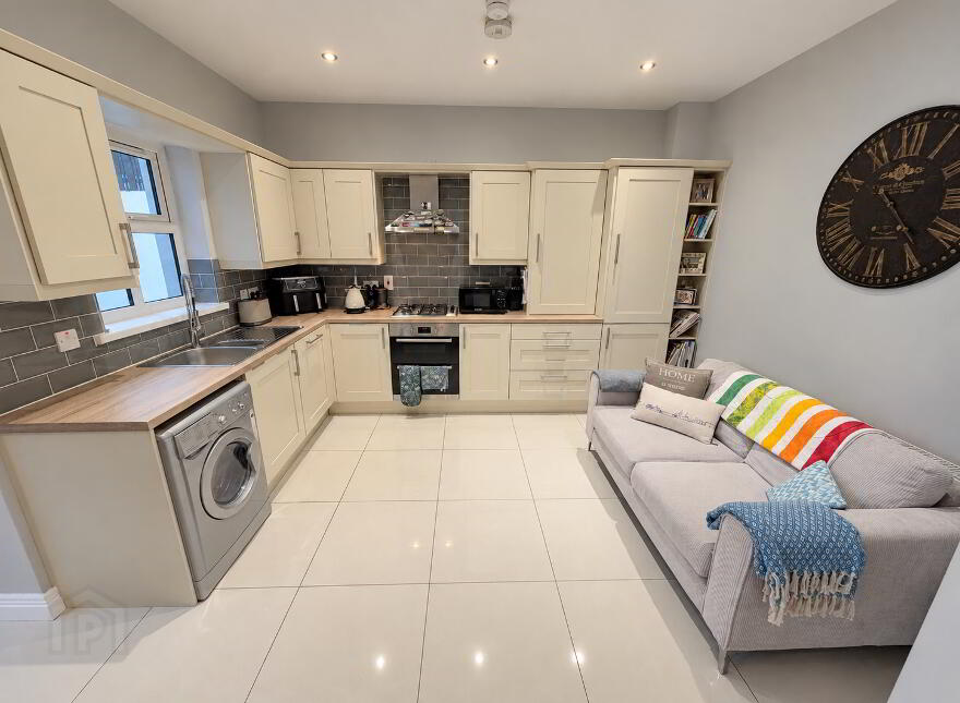 3 The Hilocks, Altnagelvin, L'Derry, BT47 3FR
