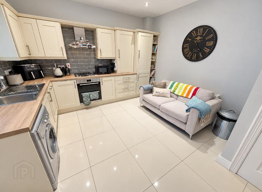 3 The Hilocks, Altnagelvin, L'Derry, BT47 3FR