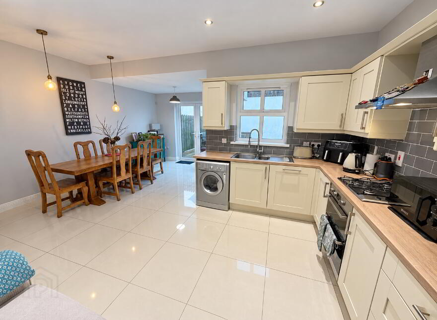 3 The Hilocks, Altnagelvin, L'Derry, BT47 3FR