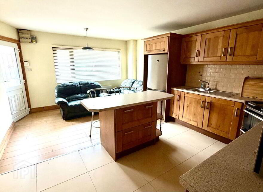 Upper Chapel Street, Castlebar, F23E732