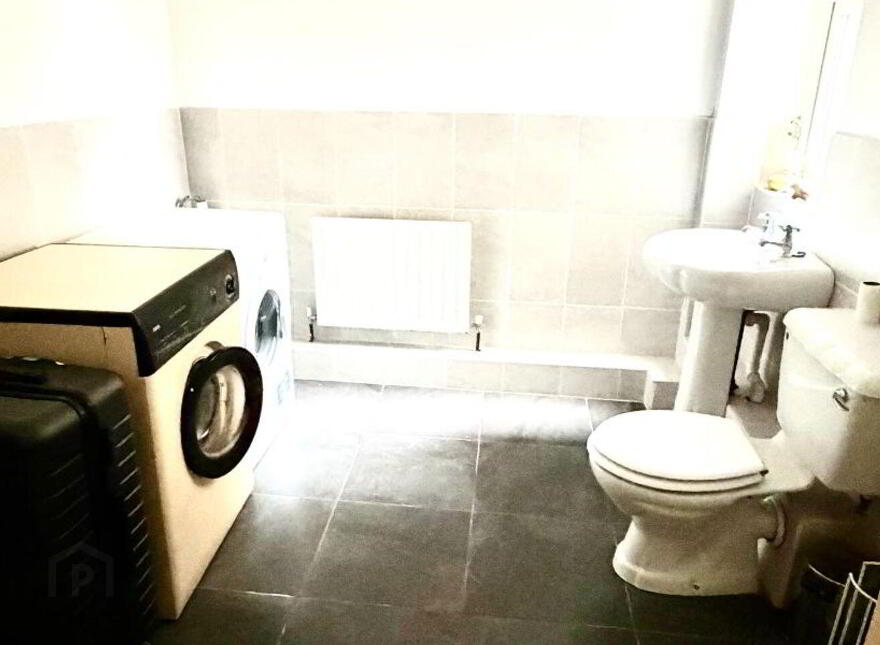 Upper Chapel Street, Castlebar, F23E732
