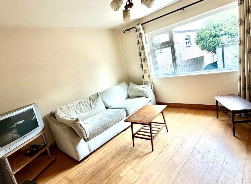 Upper Chapel Street, Castlebar, F23E732