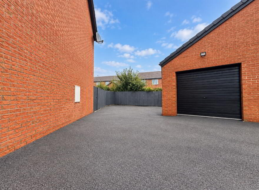 6 Highgrove Green, Carrickfergus, BT38 9UB