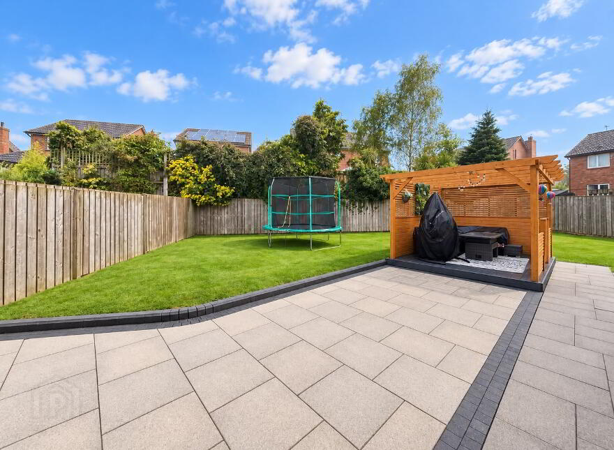 6 Highgrove Green, Carrickfergus, BT38 9UB