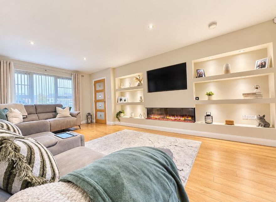 6 Highgrove Green, Carrickfergus, BT38 9UB