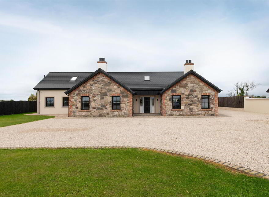 10 Tullyhenan Road, Banbridge, BT32 4EY