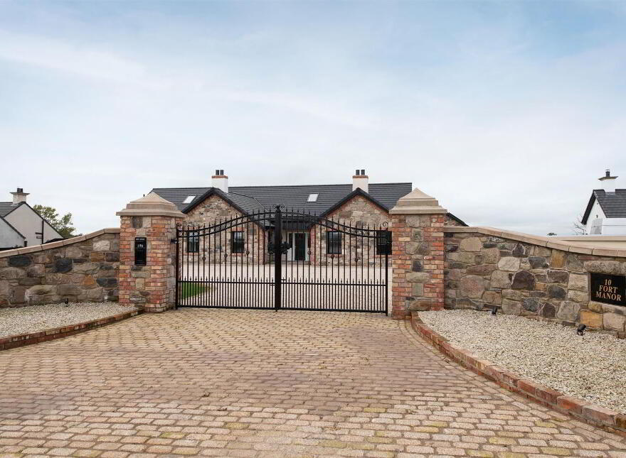 10 Tullyhenan Road, Banbridge, BT32 4EY