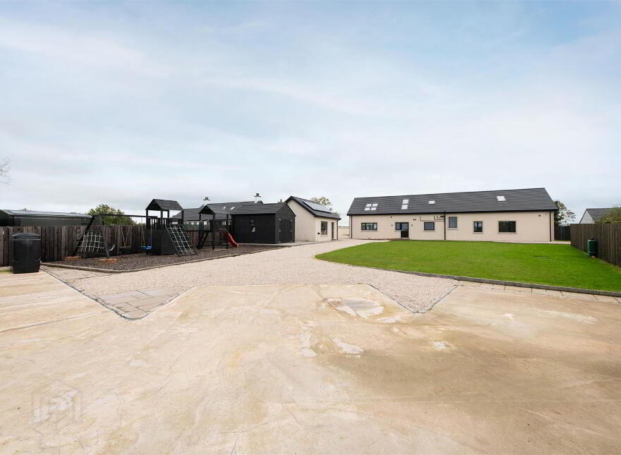 10 Tullyhenan Road, Banbridge, BT32 4EY