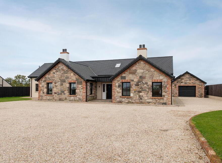10 Tullyhenan Road, Banbridge, BT32 4EY