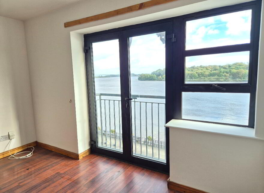 33 Queens Court, Queens Quay, Derry, BT48 7AW