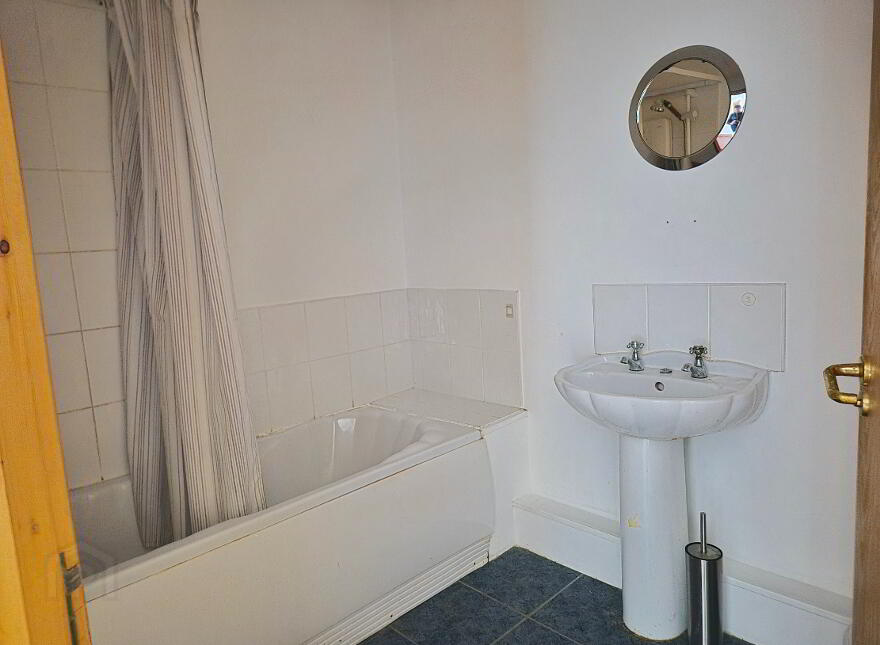 33 Queens Court, Queens Quay, Derry, BT48 7AW