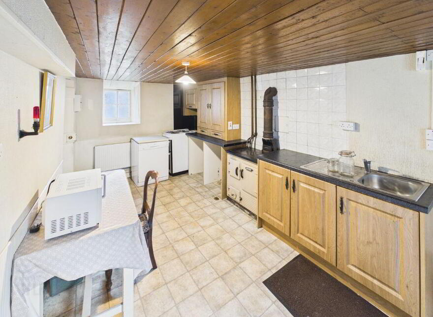 Main St, Cloughjordan, E53T854