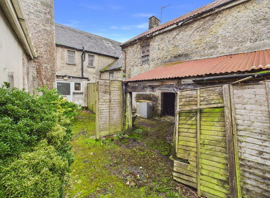 Main St, Cloughjordan, E53T854
