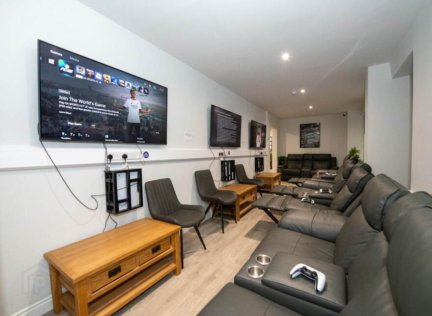 Plaza, Upper Main Street, Buncrana, F93P8NR