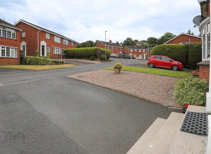 36b Dundonald Heights, Dundonald, Belfast, BT16 1XL