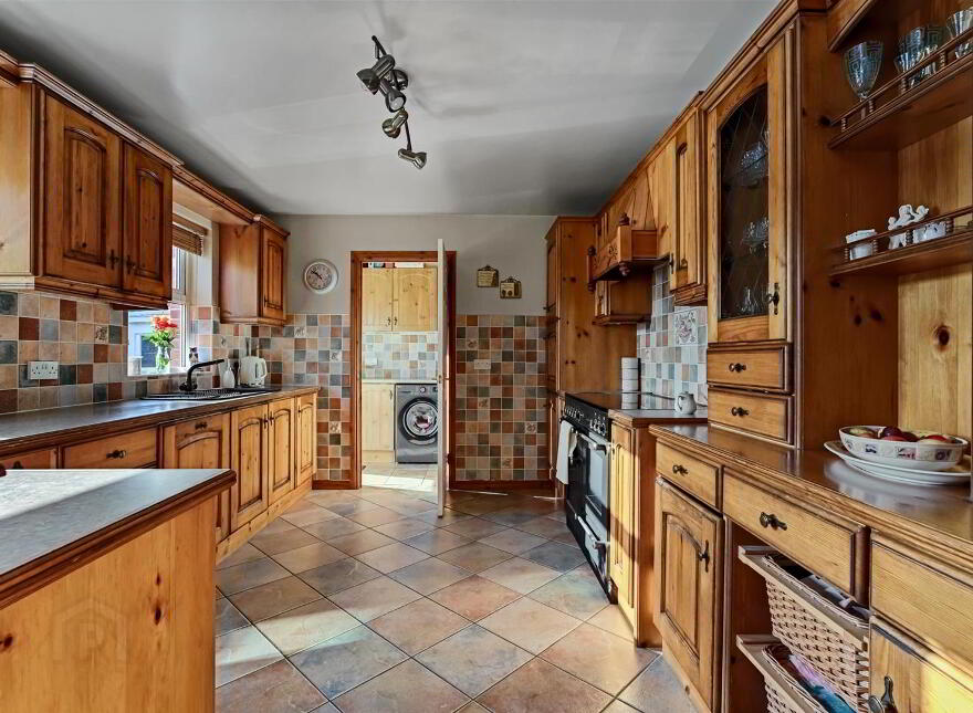 63 Lord Moira Park, Ballynahinch, BT24 8TF