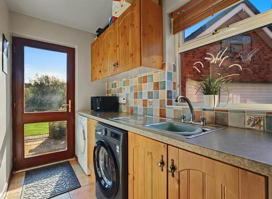 63 Lord Moira Park, Ballynahinch, BT24 8TF