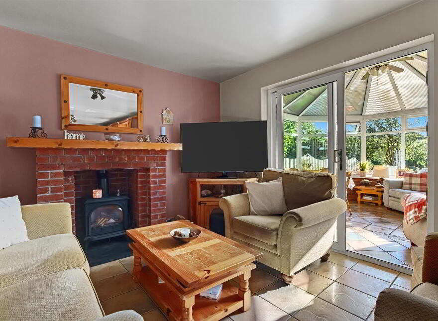 63 Lord Moira Park, Ballynahinch, BT24 8TF