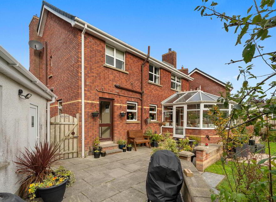 63 Lord Moira Park, Ballynahinch, BT24 8TF