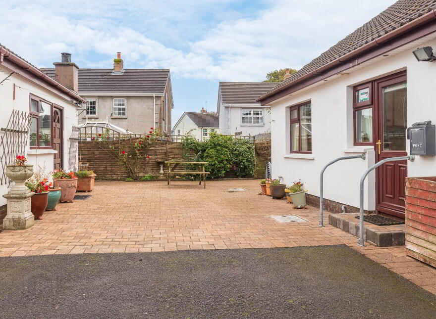 1 Fairlands, Moorfields, Ballymena, BT42 3HE