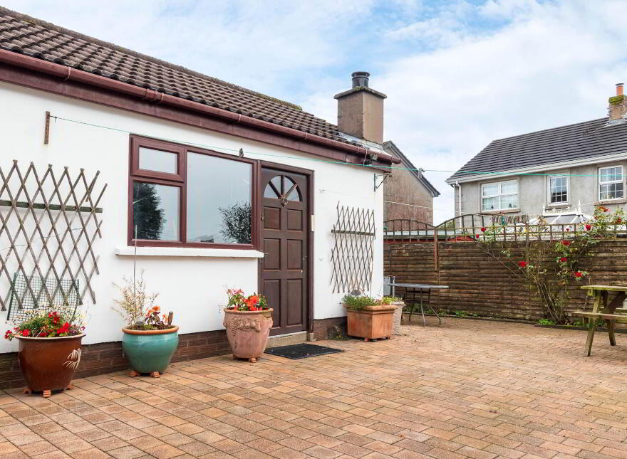 1 Fairlands, Moorfields, Ballymena, BT42 3HE