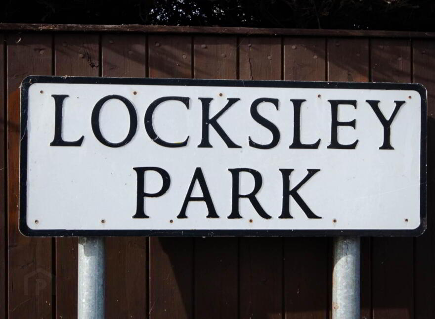 106 Locksley Park, Upper Lisburn Road, Belfast, BT10 0AT