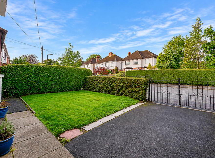 106 Locksley Park, Upper Lisburn Road, Belfast, BT10 0AT