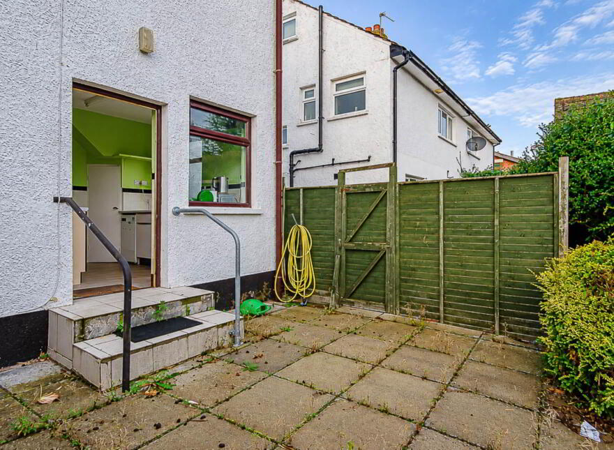 106 Locksley Park, Upper Lisburn Road, Belfast, BT10 0AT
