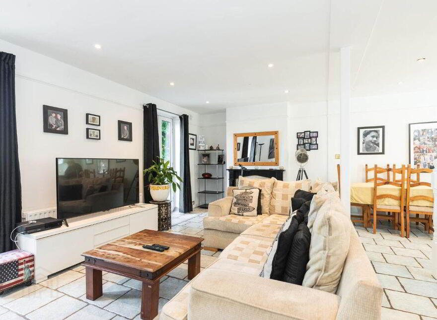 2 Woodbine Avenue, Booterstown, A94R0VH