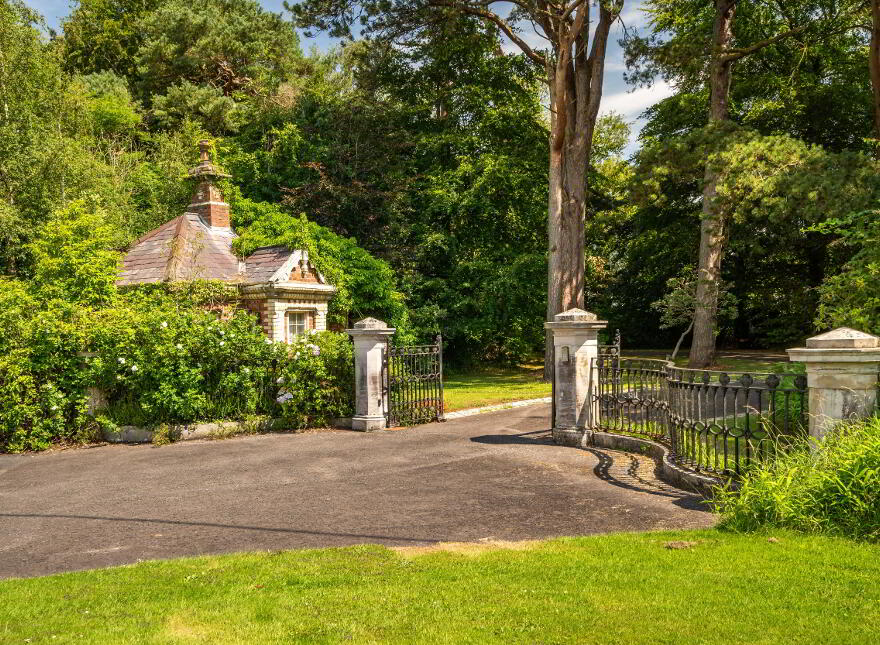 Lot 1 - Ballyowan House & Farm, 44/50 Drumbeg Road, Dunmurry, BT17 9LE