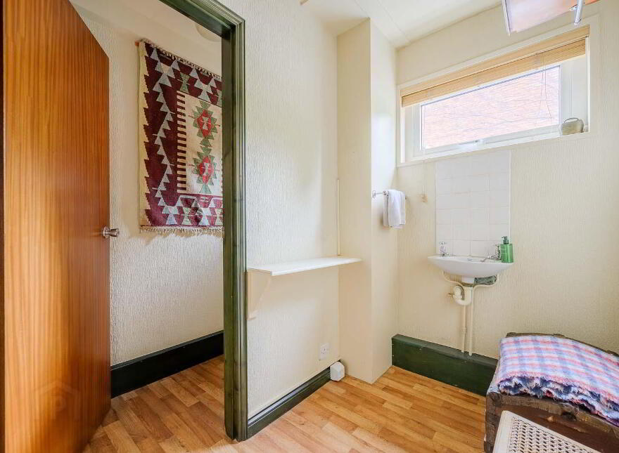 11B Knockdene Park North, Belfast, BT5 7AA