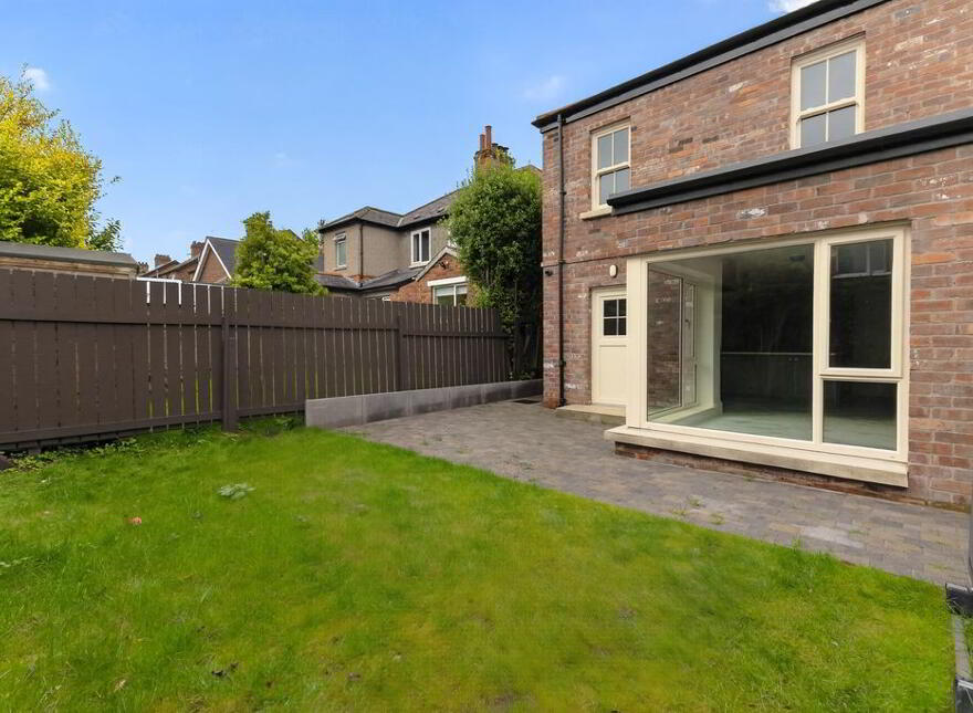 4 Willesden Park, Stranmillis, Belfast, BT9 5GX