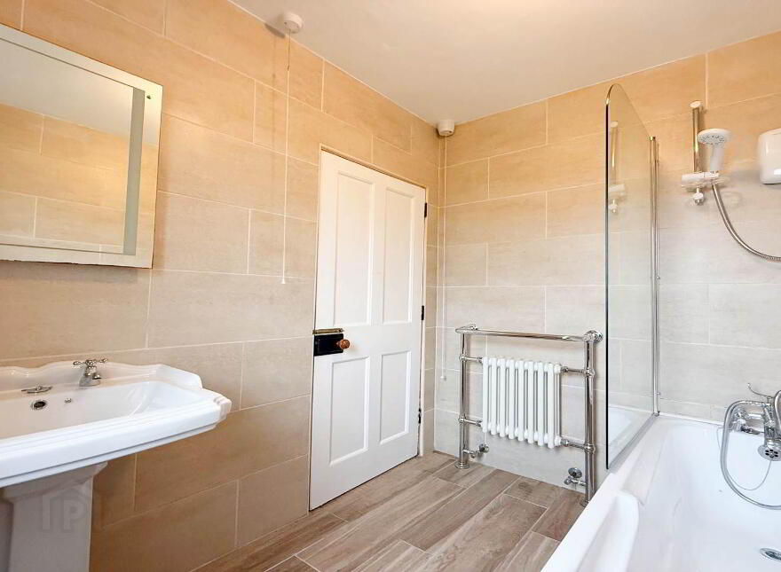 32 St Crones Terrace, Dungloe, F94R2R3