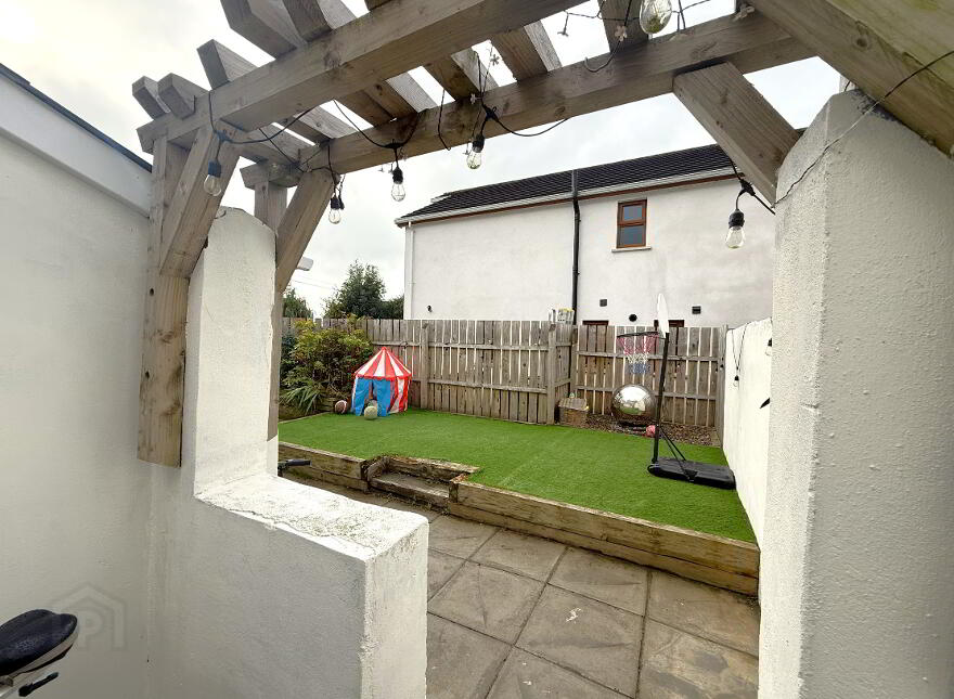 61 Antrim Road, Lisburn, BT28 3EB