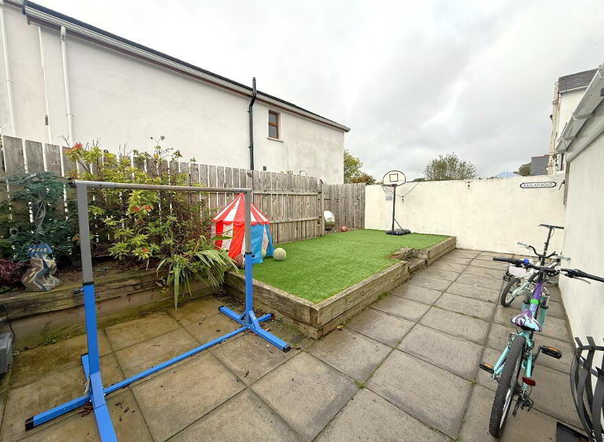 61 Antrim Road, Lisburn, BT28 3EB