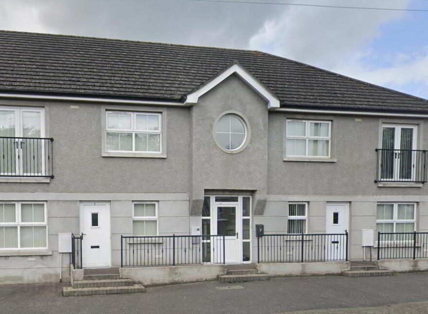 Apartment 6 96-98 Glenarm Road, Larne, BT40 1DS photo